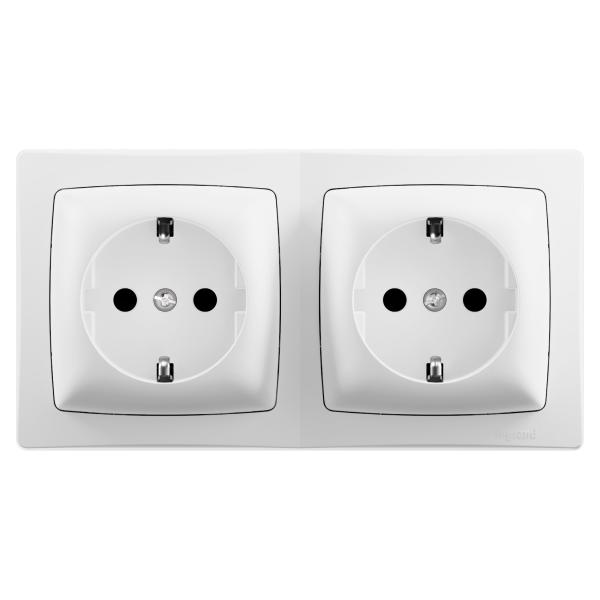 Base 2x2P+T obturador de protección - Oteo - monobloc - Blanco